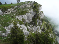 Falaises en dessous de la croix